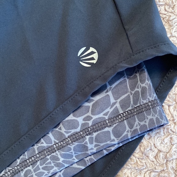 JILLIAN MICHAELS Run Your A** Off Dri Fit Short - size womens Medium - Picture 2 of 9